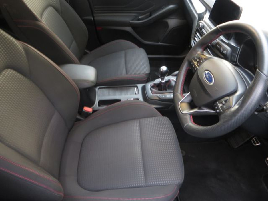 2020 Ford Focus - image 13