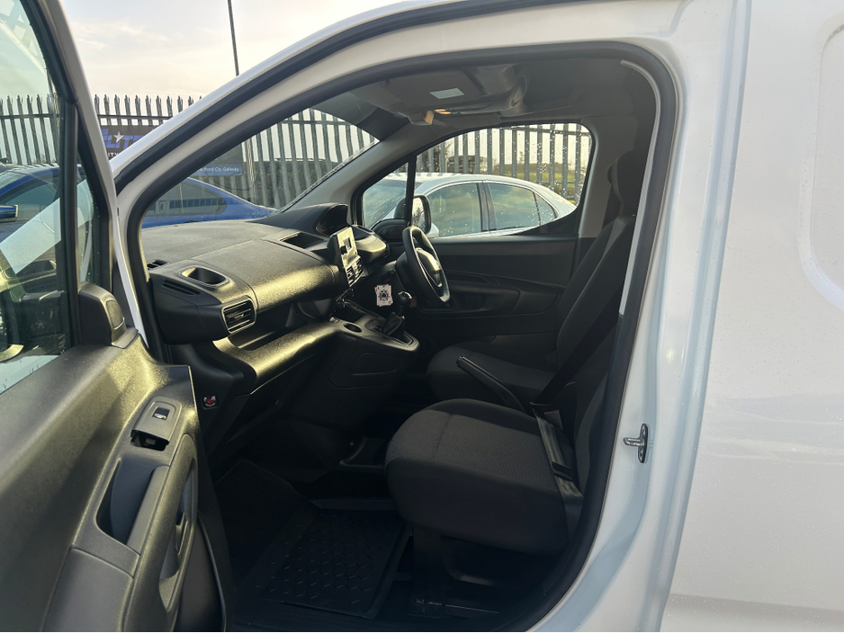 2021 Peugeot Partner - image 8