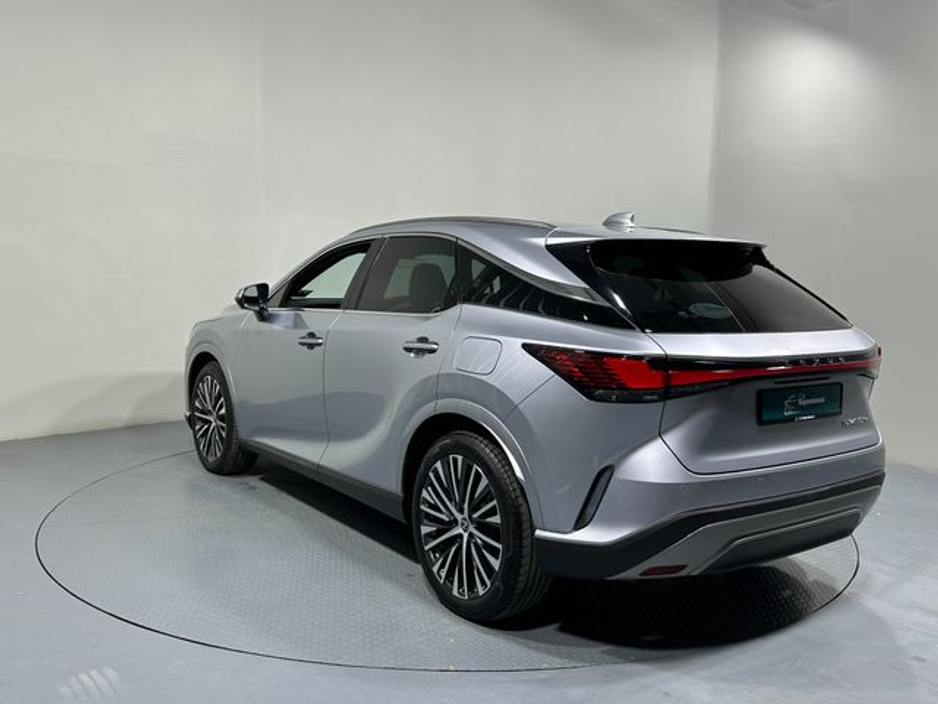 2025 Lexus RX 450h+ - image 5