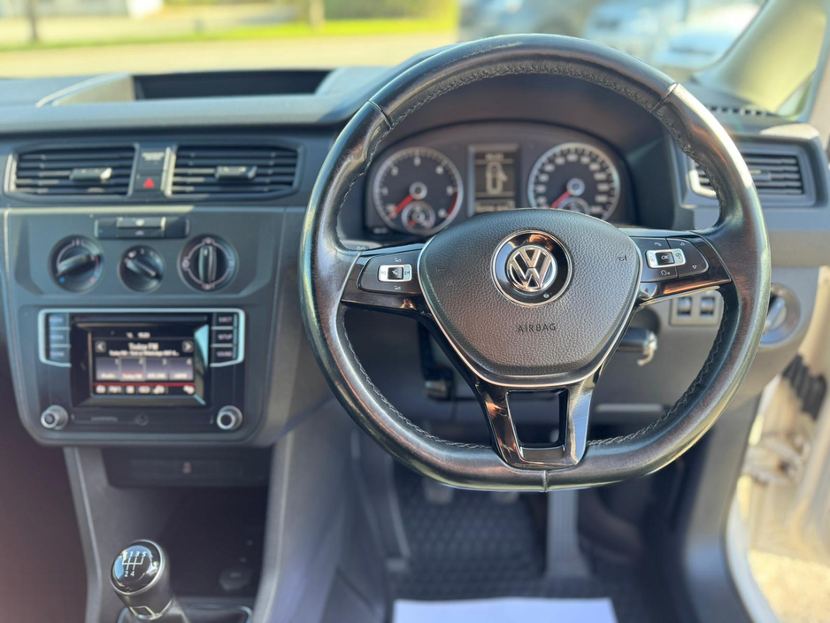 2018 Volkswagen Caddy - image 14