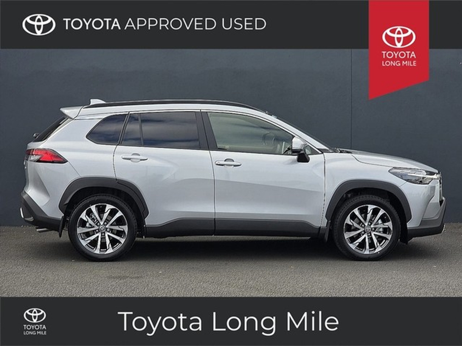 2024 Toyota Corolla Cross - image 3