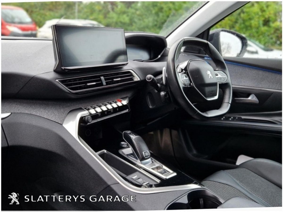 2022 Peugeot 5008 - image 5