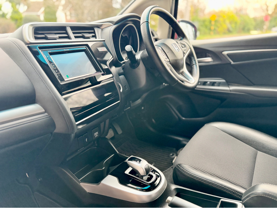 2019 Honda Fit HYBRID!!HIGH SPEC!!ONLY 18K MLS!! €14,900