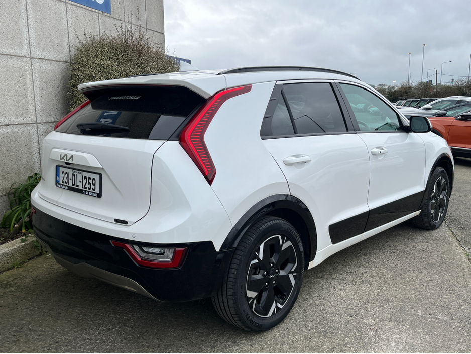 2023 Kia Niro - image 4