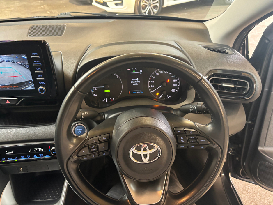 2021 Toyota Yaris - image 12