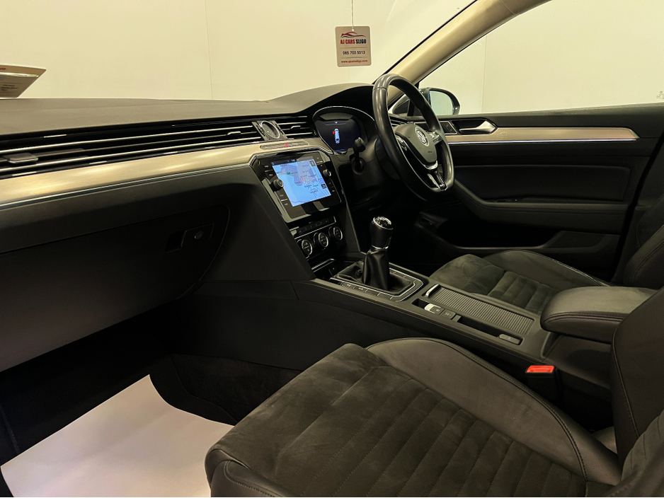 2018 Volkswagen Passat - image 21