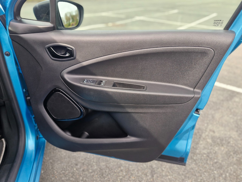 2020 Renault Zoe - image 26