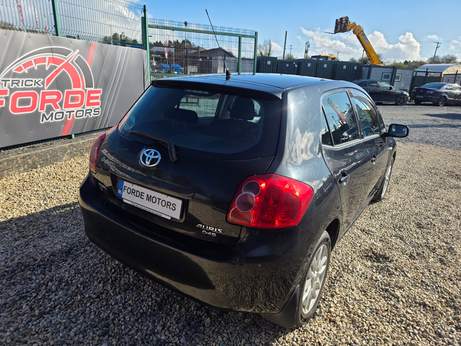 2007 Toyota Auris - image 4