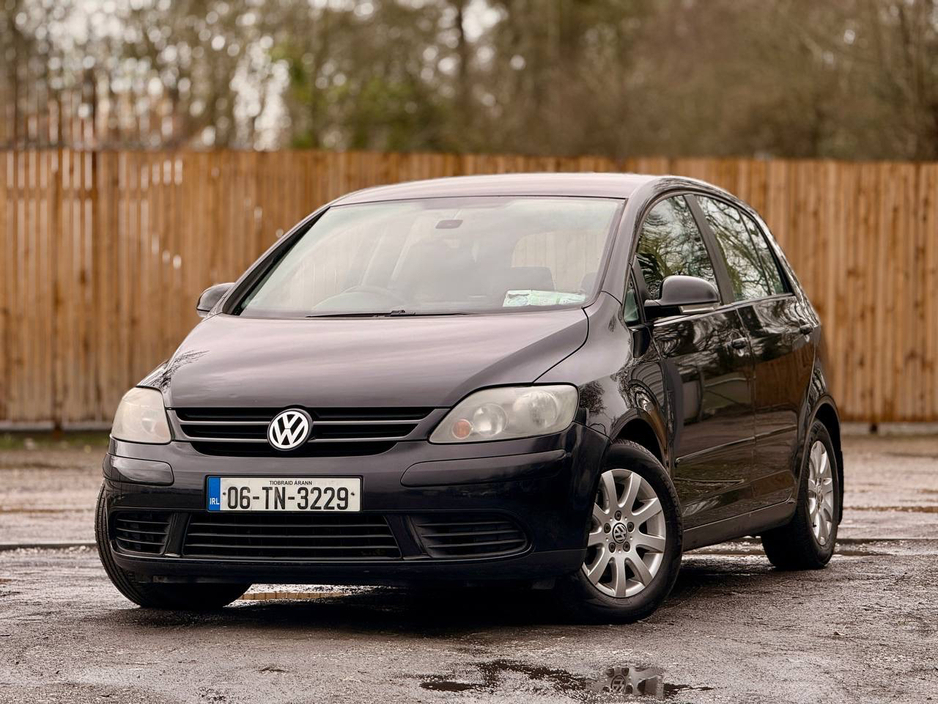 2006 Volkswagen Golf - image 2