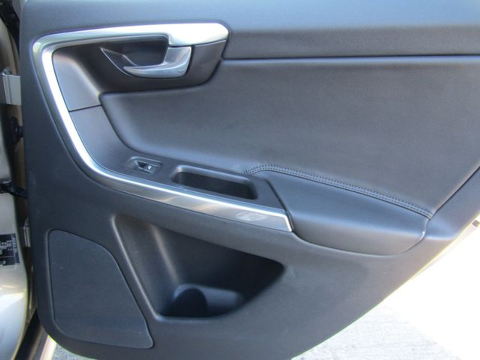 2014 Volvo XC60 - image 24