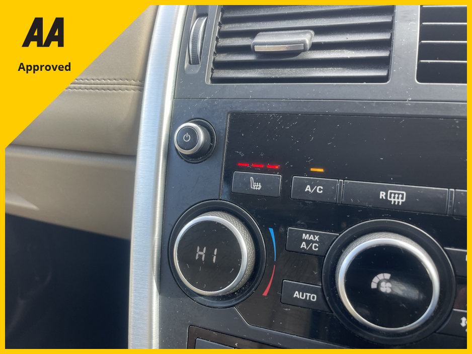 2017 Land Rover Discovery Sport - image 6