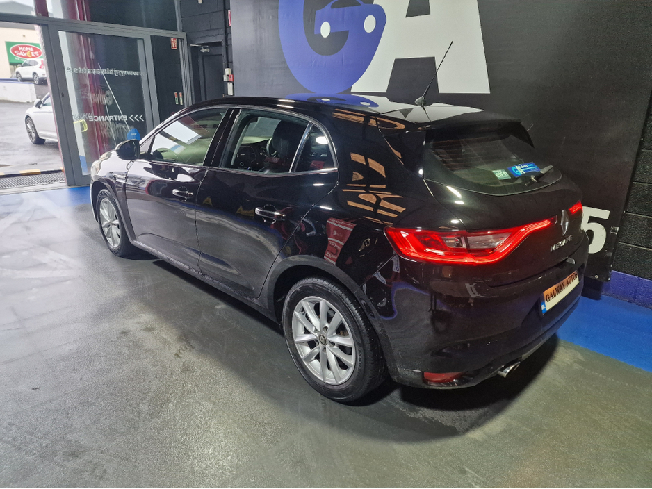 2017 Renault Megane - image 5