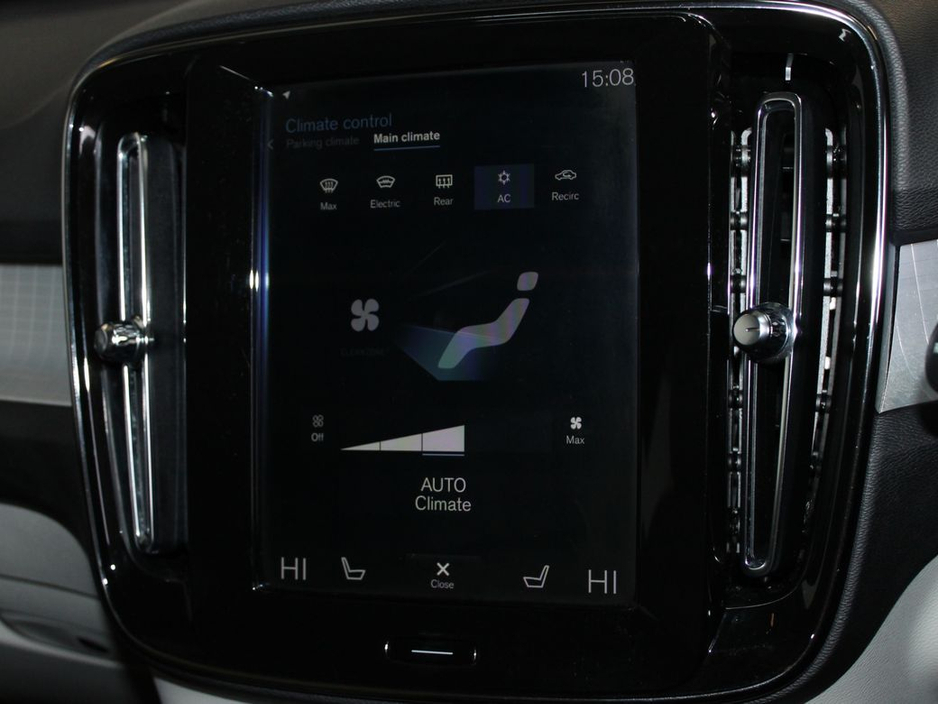 2020 Volvo XC40 - image 20