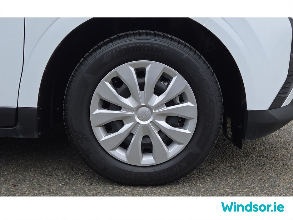 2025 Ford Transit Courier - image 14