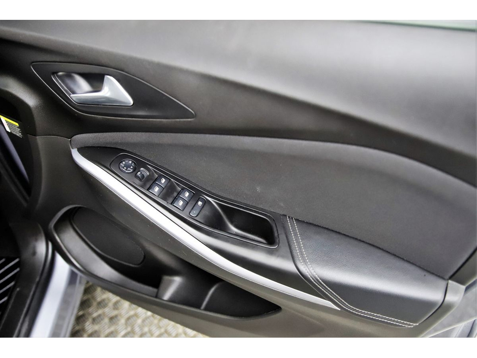 2021 Opel Grandland X - image 25