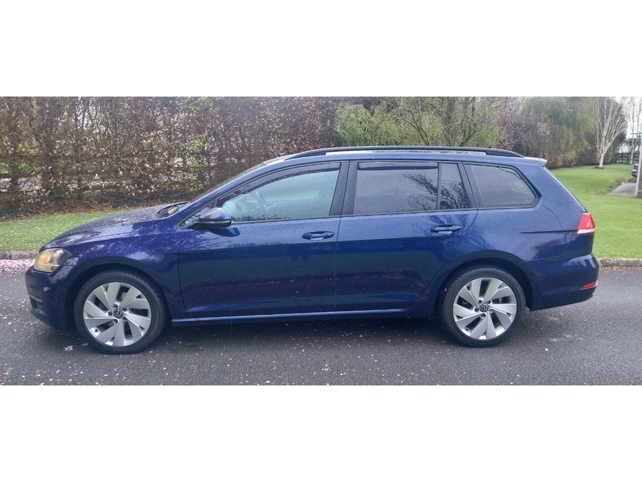 2018 Volkswagen Golf - image 4