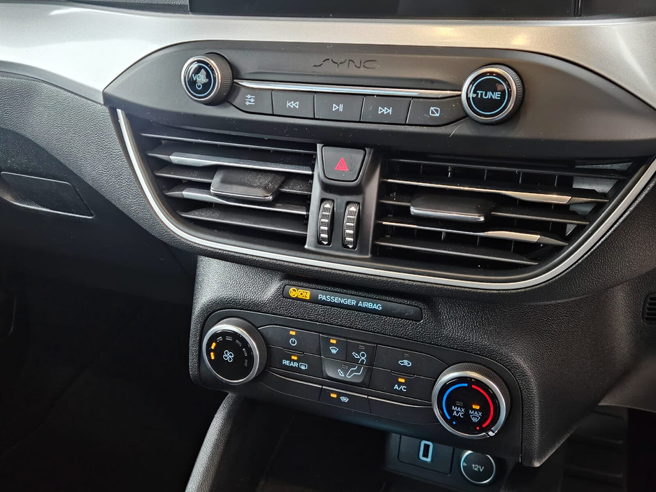 2019 Ford Focus - image 11