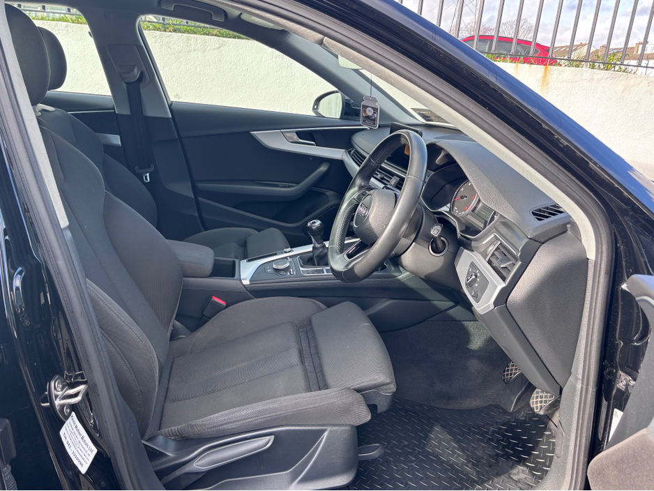 2016 Audi A4 - image 9