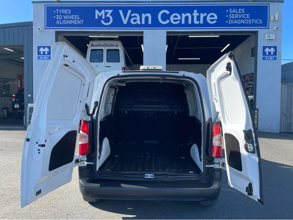 2024 Peugeot Partner - image 11