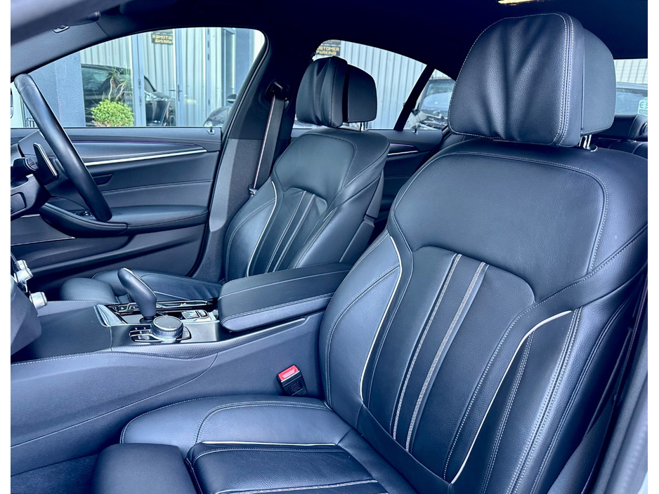 2023 BMW 5 Series - image 12