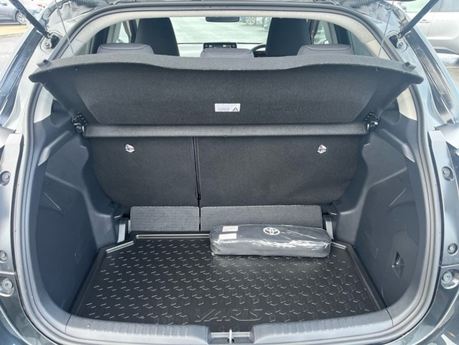 2024 Toyota Yaris YARIS 1.5 LUNA SPORT €25,950