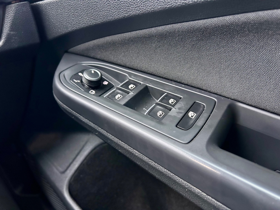 2021 Volkswagen Golf - image 18