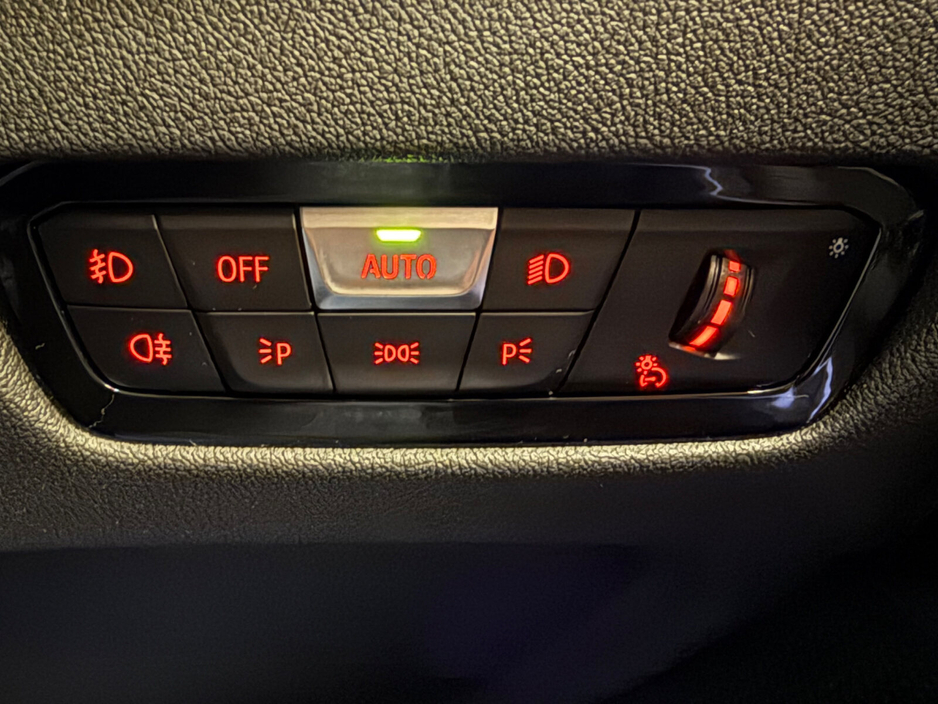 2022 BMW 3 Series - image 23