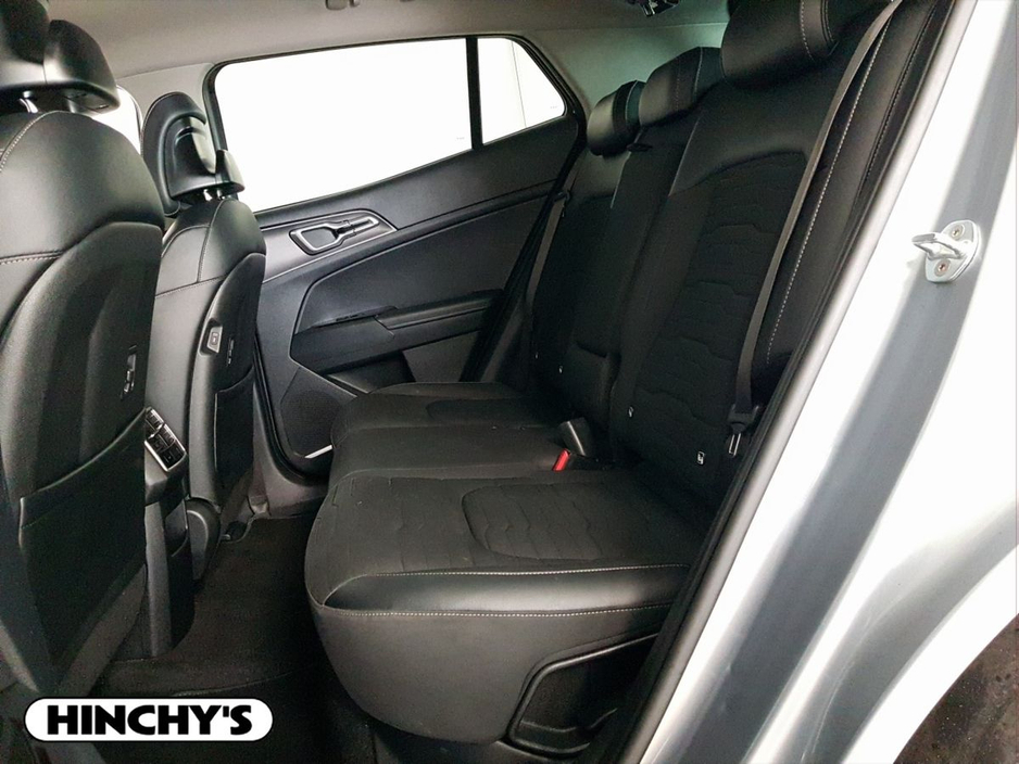 2023 Kia Sportage - image 6