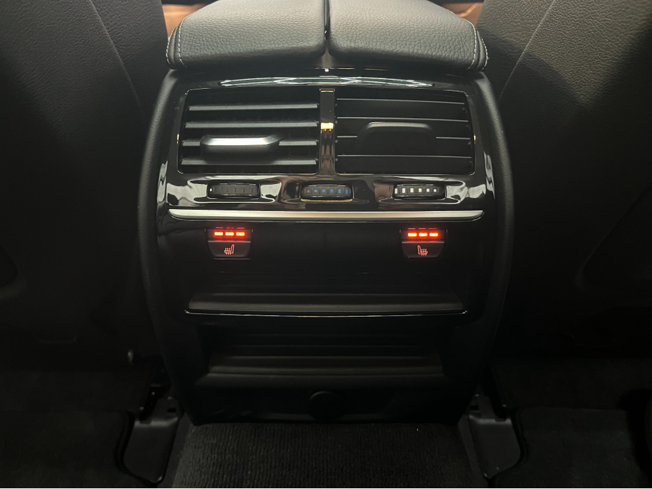 2018 BMW 5 Series - image 19