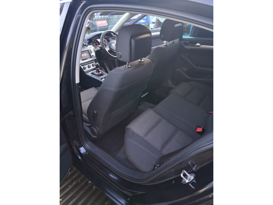 2015 Volkswagen Passat - image 12