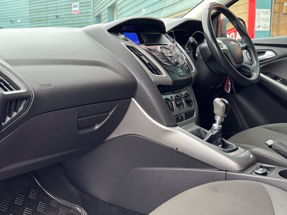 2012 Ford Focus - image 10