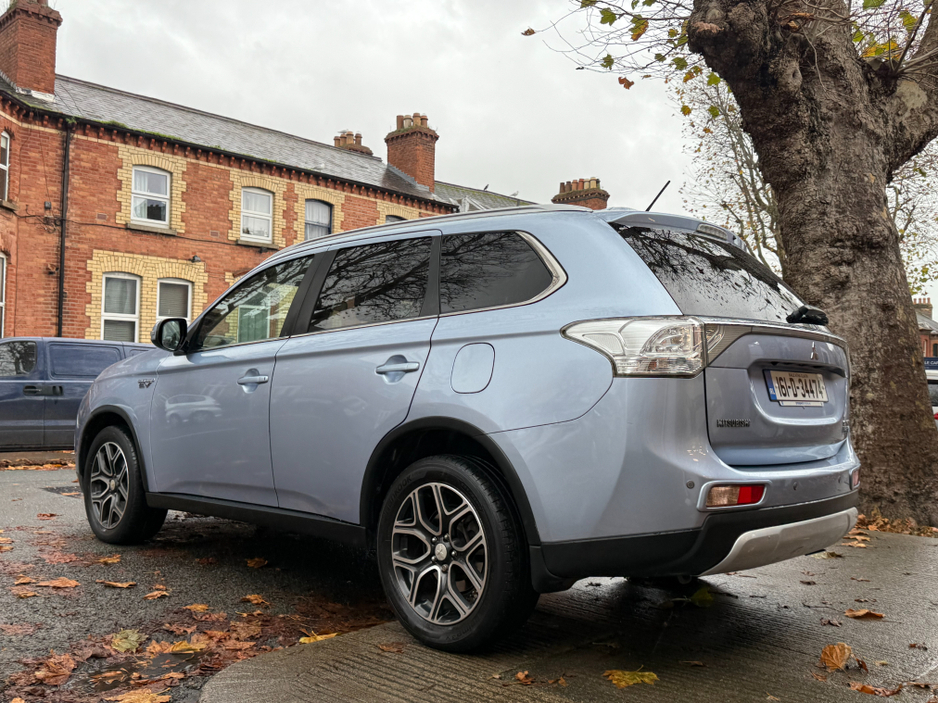 2016 Mitsubishi Outlander 2.0 PHEV, 4 Wheel Drive, Only 101kms, New Nct 10/2027, Tax 07/2026 (€170p/y), Reversing Camera, Bluetooth, Cruise Control, Paddle Shifters, A/C, Parking Sensors, Finance Available, SIMI Dealer, €15,950