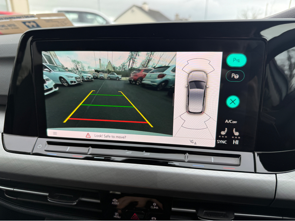 2023 Volkswagen Golf - image 12