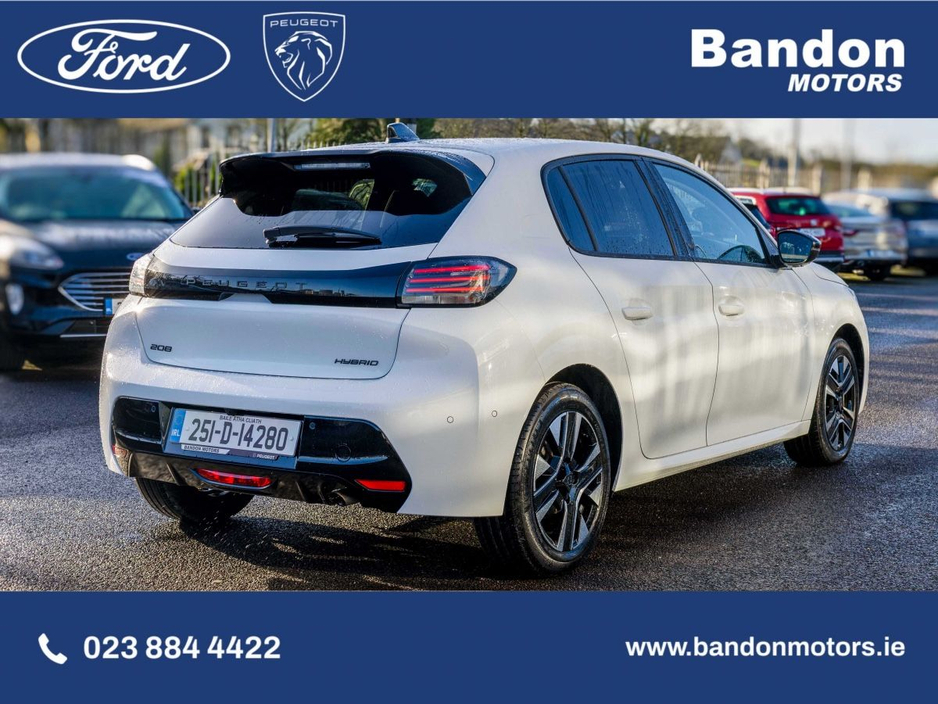 2025 Peugeot 208 - image 3