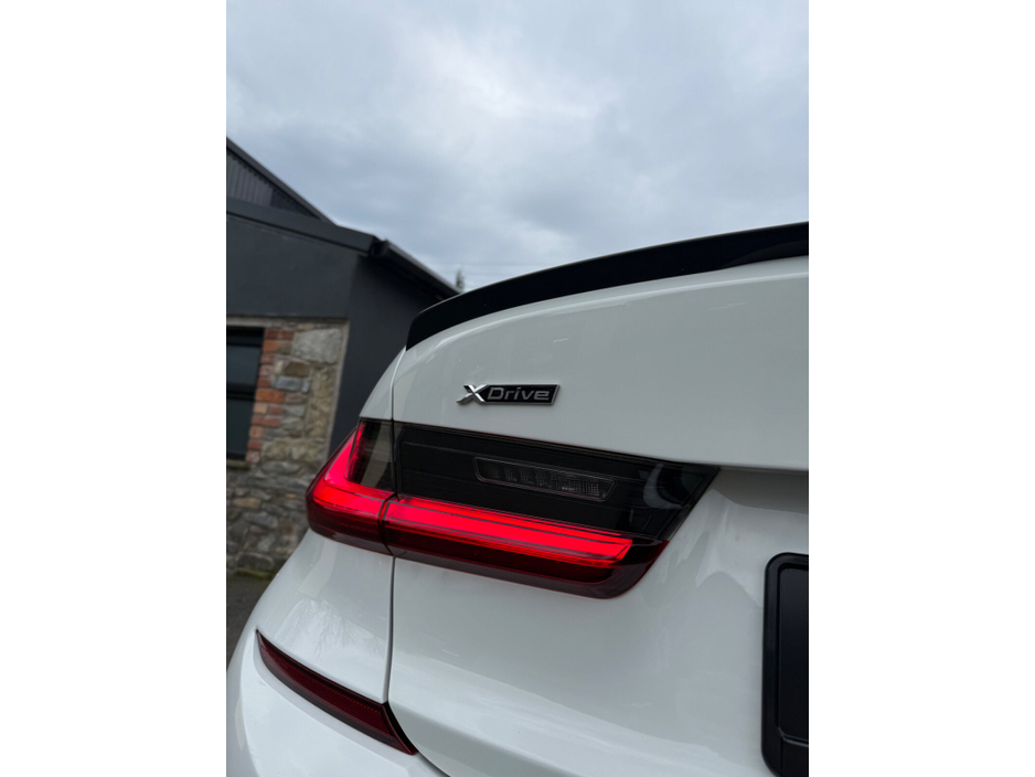 2020 BMW 3 Series - image 8