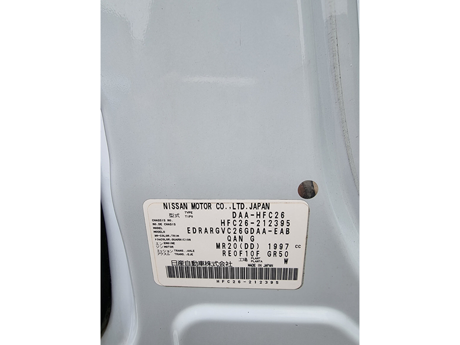 2014 Nissan Serena - image 9