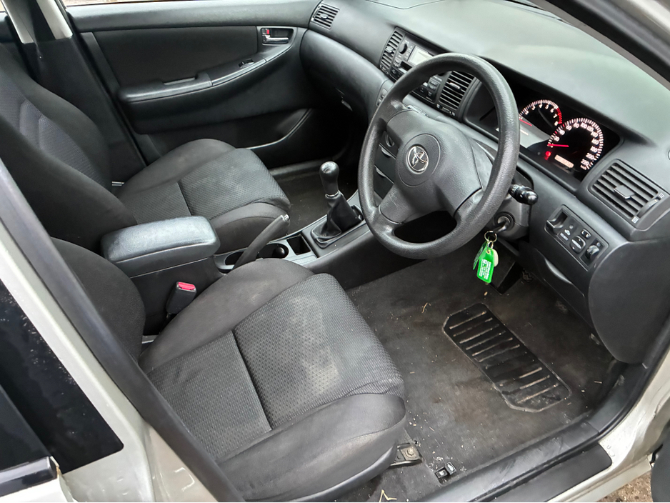 2005 Toyota Corolla - image 21