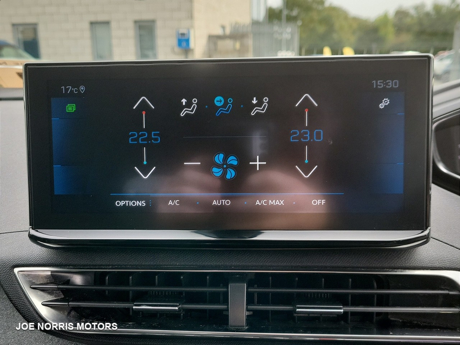 2021 Peugeot 5008 - image 17