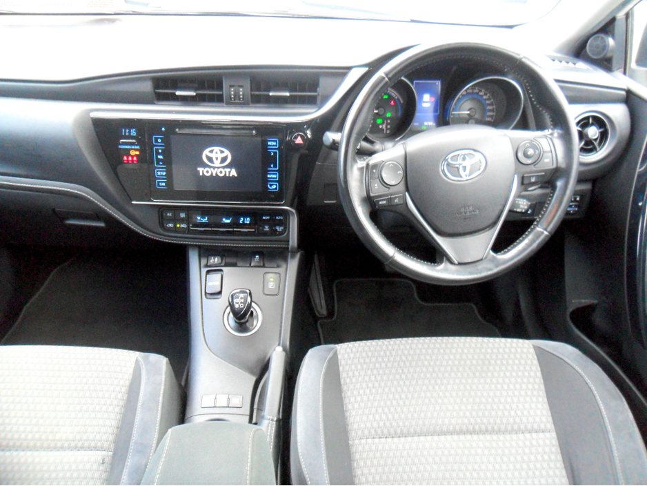 2018 Toyota Auris - image 10