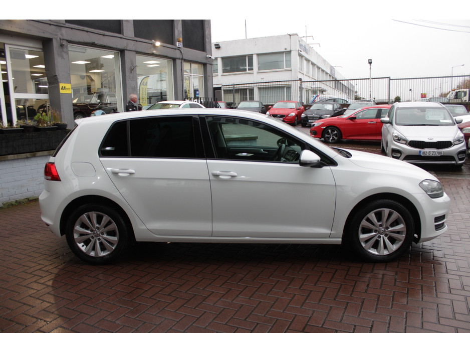 2016 Volkswagen Golf - image 3