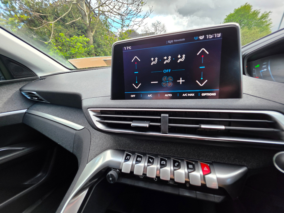 2018 Peugeot 3008 - image 13