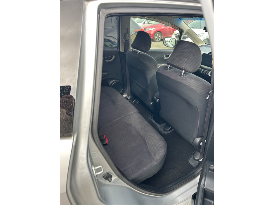 2012 Honda Fit - image 9