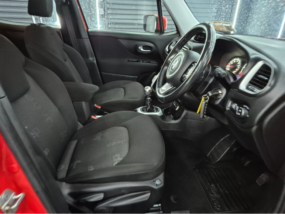2016 Jeep Renegade - image 10