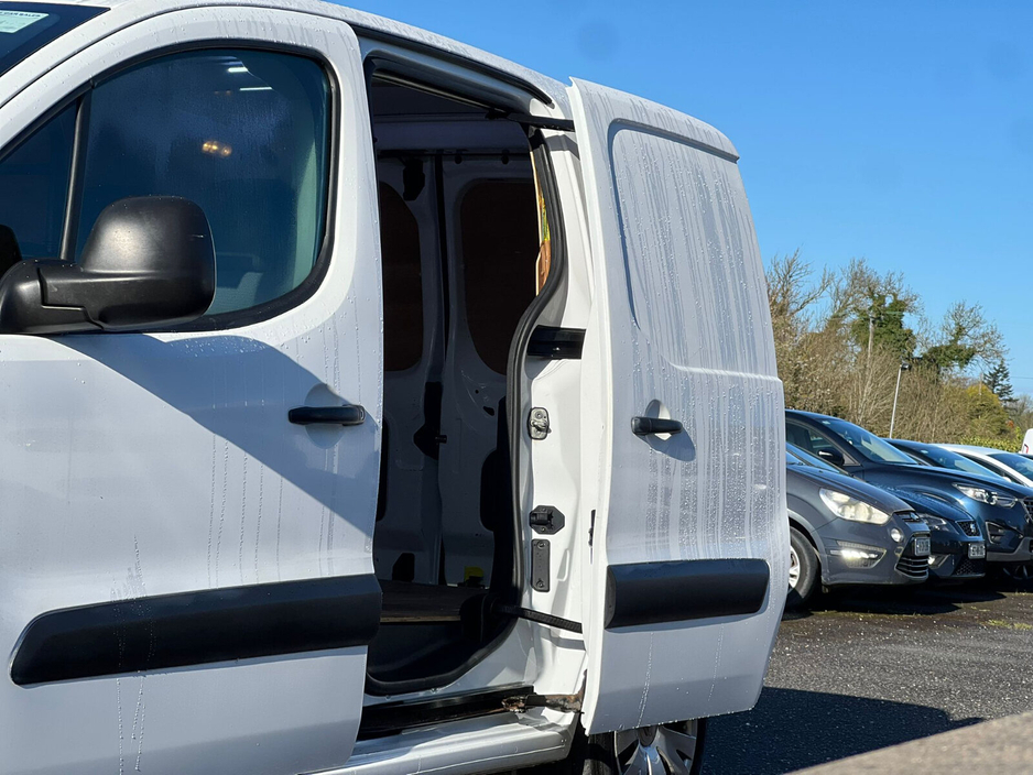 2017 Citroen Berlingo - image 8