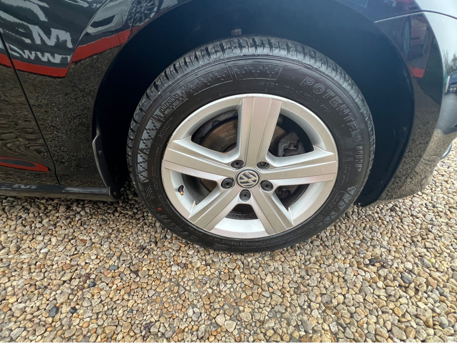 2016 Volkswagen Golf ==STUNNING CAR-1.6TDI//HEATED SEATS//FRESH NCT//SERVICED== €10,450