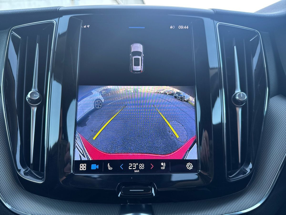 2023 Volvo XC60 T6 PHEV 350hp AT8 Plus (dark theme) €44,975