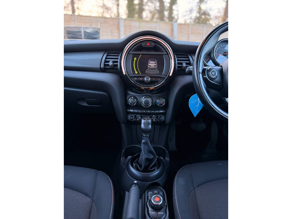 2015 MINI Hatch - image 32