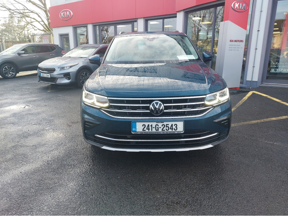 2024 Volkswagen Tiguan - image 8