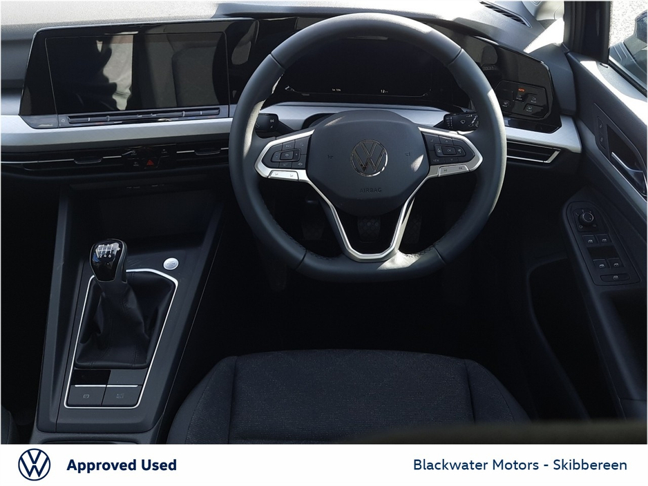 2023 Volkswagen Golf - image 8