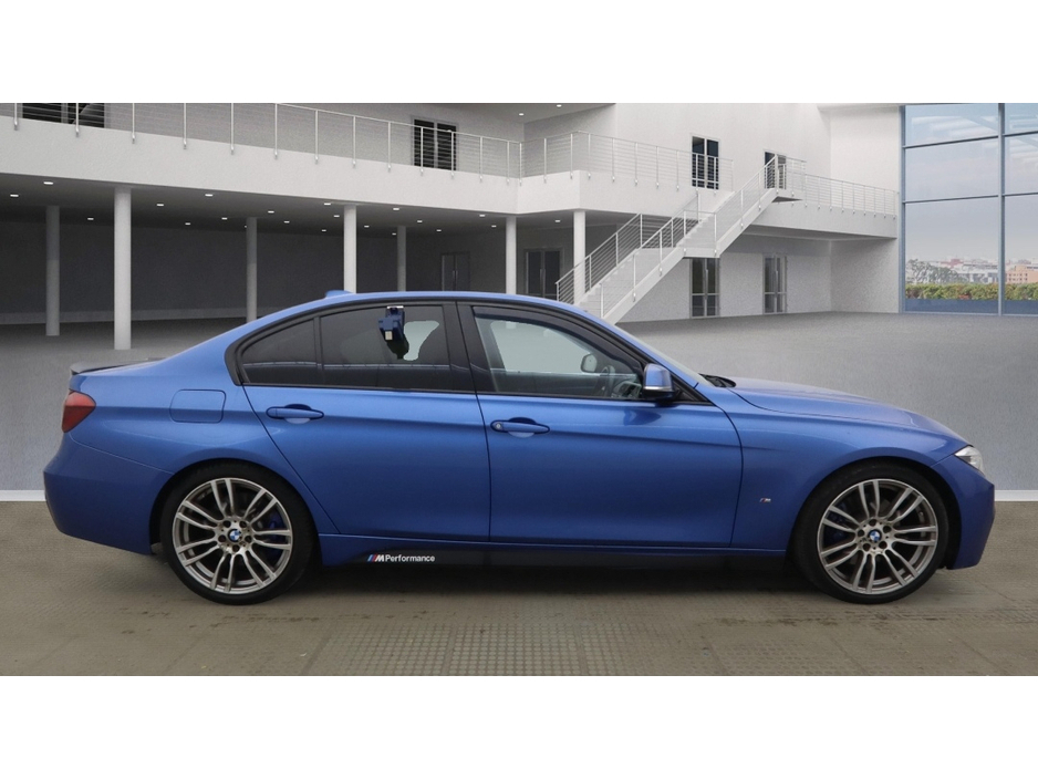 2016 BMW 3 Series - image 4